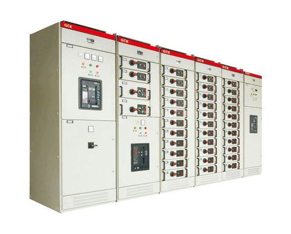  GCK低壓抽出式開關柜，主要是由一些組合式電動機控制單元，和其它功能單元組合而成。這些單元以上下重疊的方式安裝在封閉的金屬柜體內。用設置在柜體上方的水平母線，…